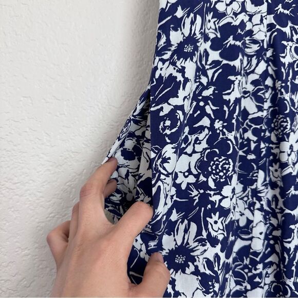 Untuckit Camille Dress Woman’s 14 Blue White Floral Print Button Front Pockets - Picture 8 of 13